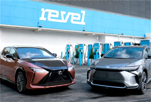 New York City: Toyota juhid saavad Reveli jaamas tasu võtta